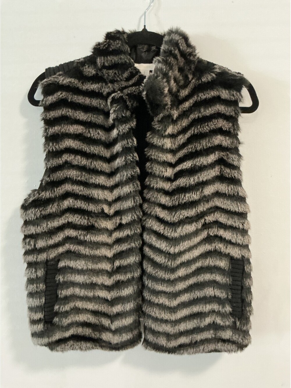 Chicos Womens Black Faux Fur Vest Size 1 Medium Knit Back #423